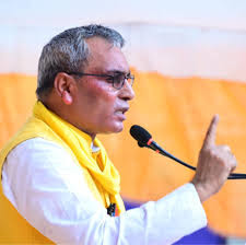 योगी सरकार में मंत्री ओम प्रकाश राजभर ने MP-MLA कोर्ट में किया सरेंडर